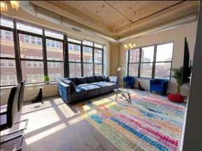 McCormick Place Spacious family heaven 3br-2ba that sleeps up to 10 guests with Optional parking and Gym access